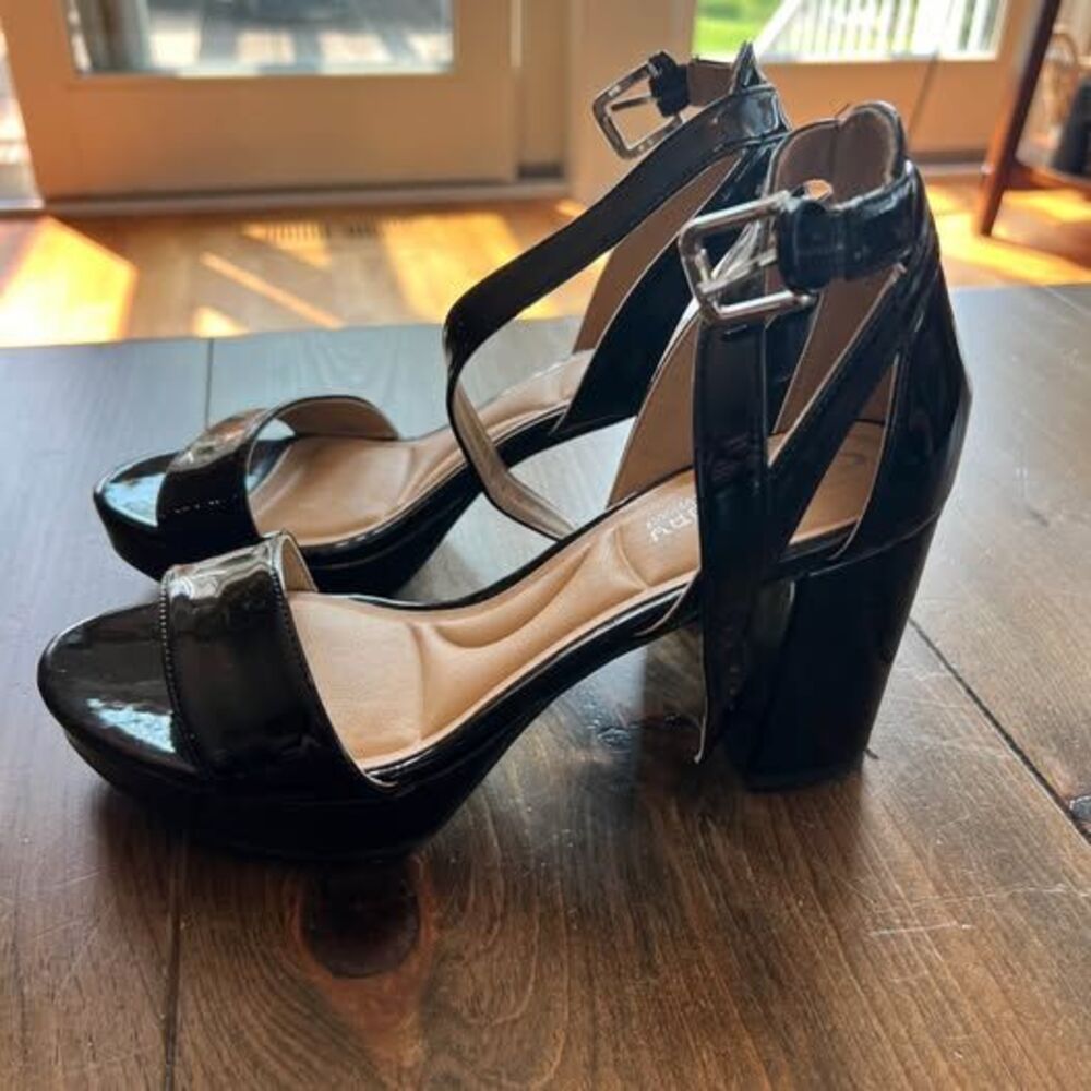 Chinese Laundry Women’s Black Patent Shoes/Heels-size 6.5